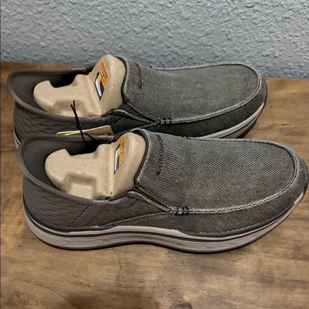 Skechers Brown Canvas Hands-Free Slip-On Loafers size 8.5 NEW - Picture 3 of 8